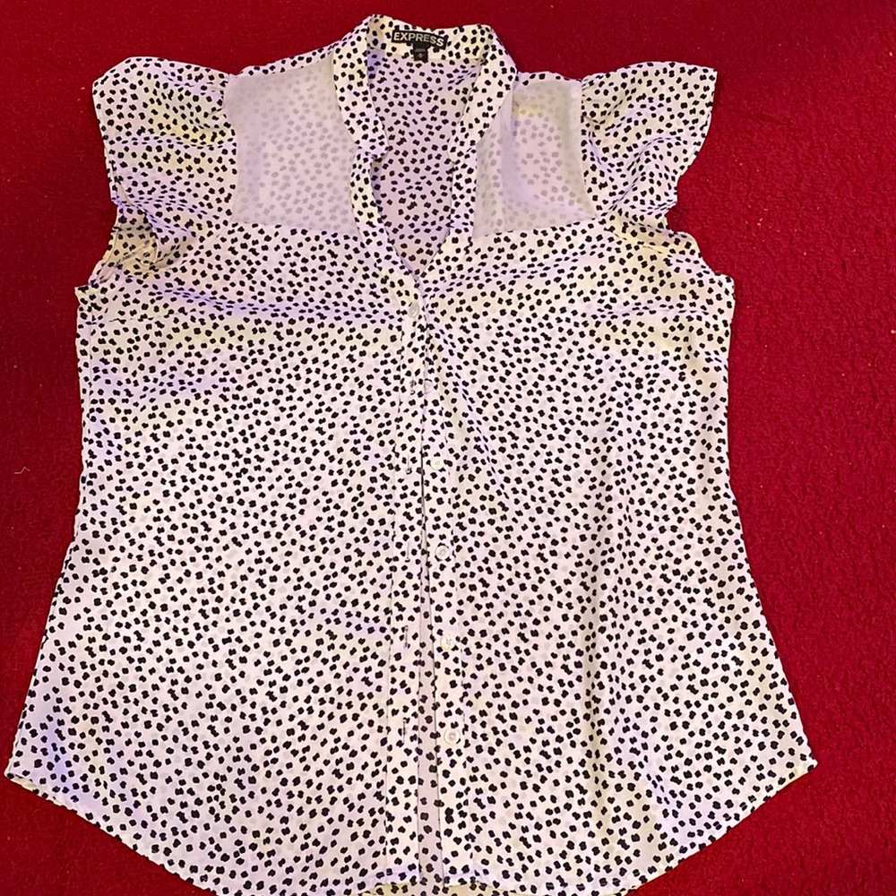 ⚫️ Express black and white button-down flowing blouse size medium